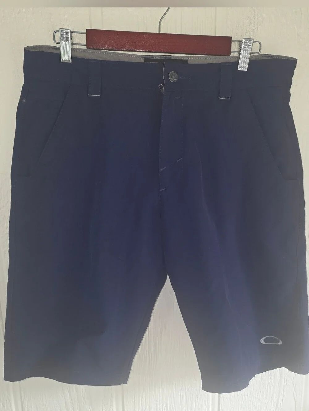 Oakley Men's Navy Flat Front Performance Shorts, Size 34
